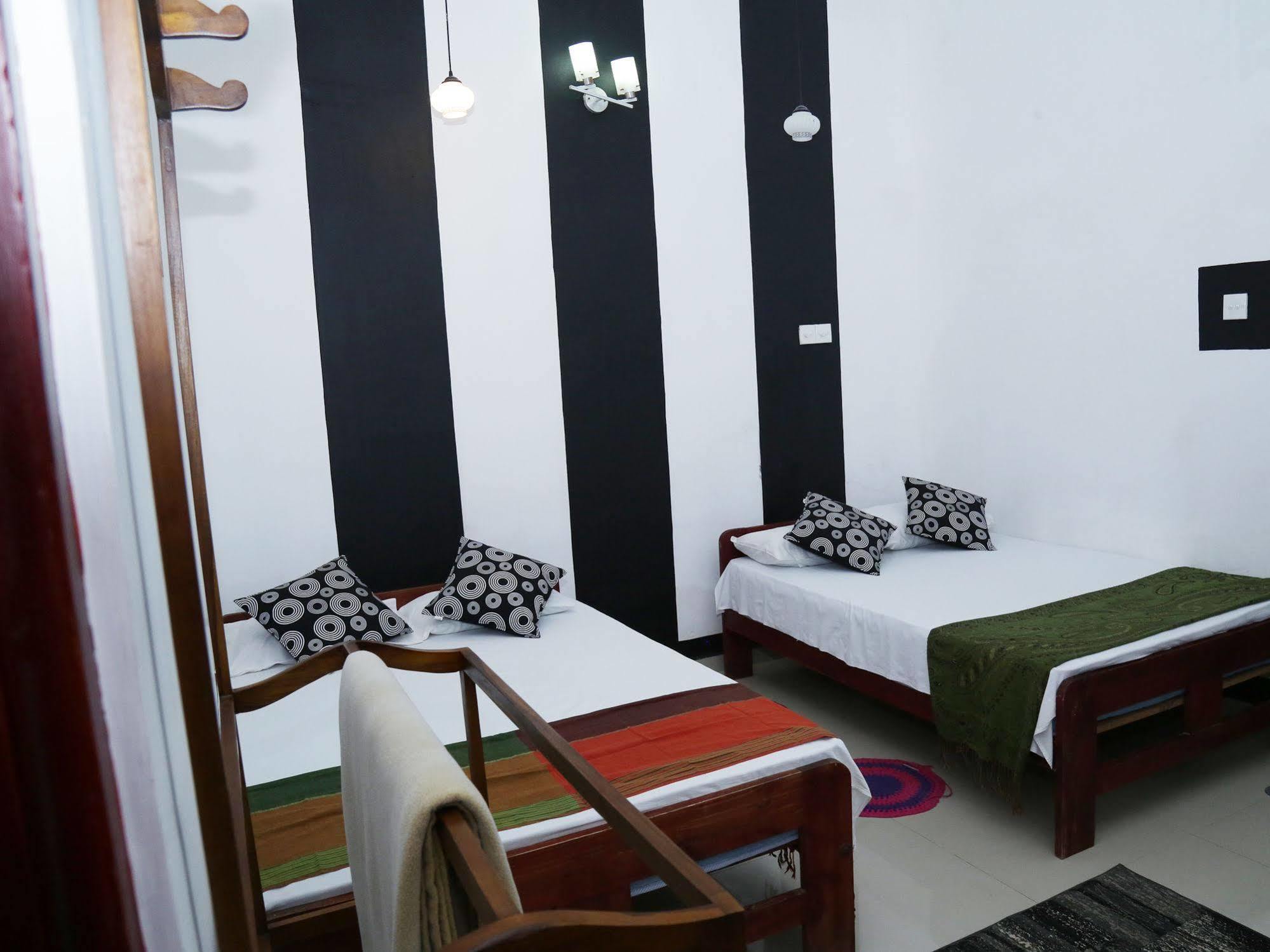 Dyke Rest Hotel Trincomalee Buitenkant foto